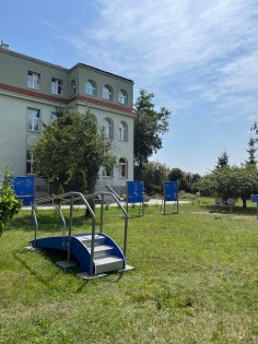 Plac zabaw Ścieżka z poręczami, schodami i pochylnią PLAY-PARK