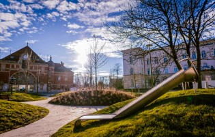 Plac zabaw Zjeżdżalnia skarpowa wąska  GLITI H2400 PLAY-PARK