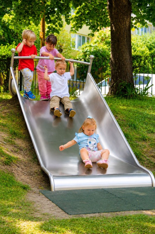 Plac zabaw Zjeżdżalnia skarpowa szeroka ELIRI H1000 PLAY-PARK