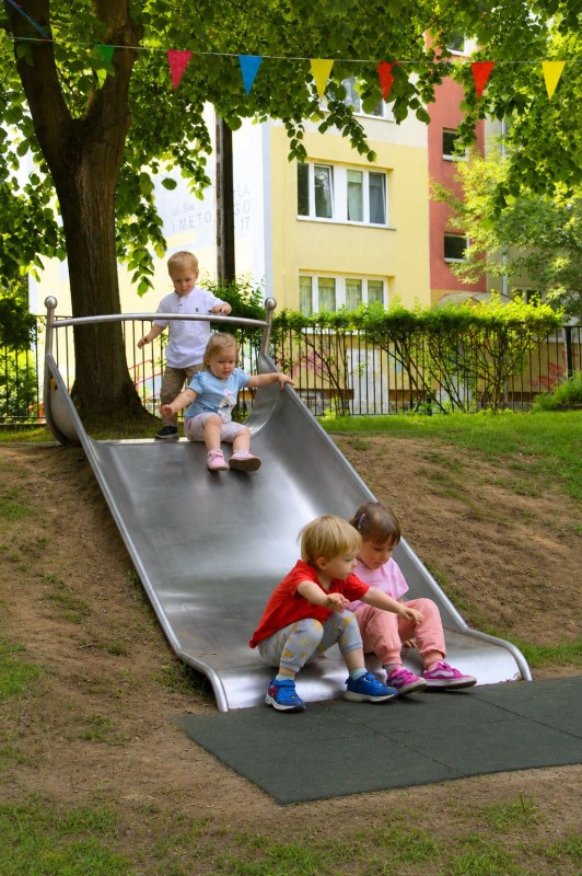 Plac zabaw Zjeżdżalnia skarpowa szeroka ELIRI H1000 PLAY-PARK